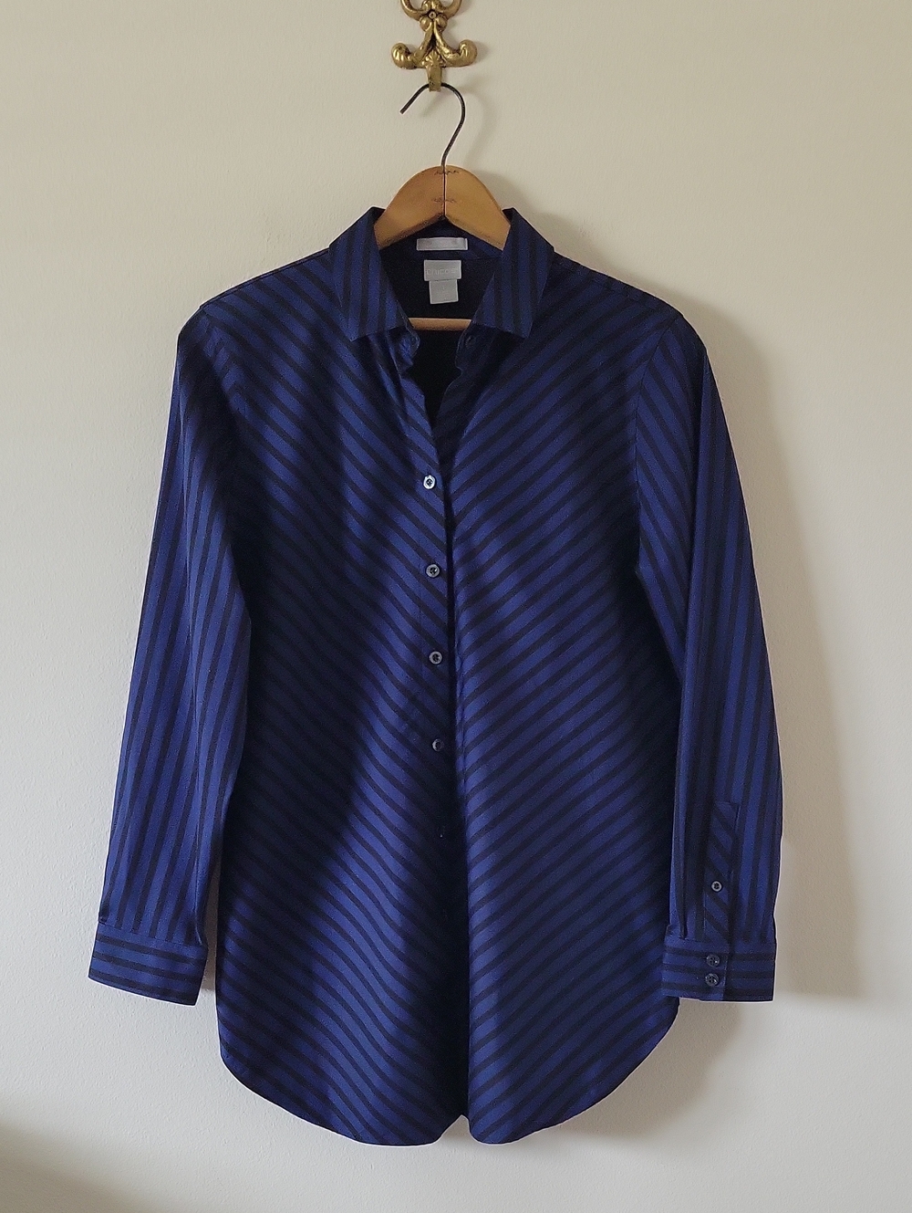 Chico's No Iron Chic Stretch Blue Black Stripe Button Down Tunic Size Medium